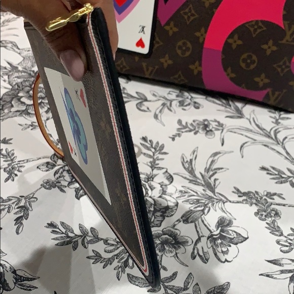 Louis Vuitton - Picture 3 of 6